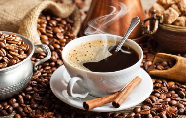 Eski arka plan üzerinde siyah kahve