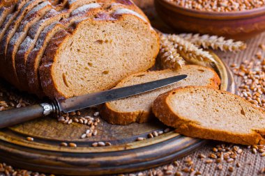 Masada çavdar ekmeği var.