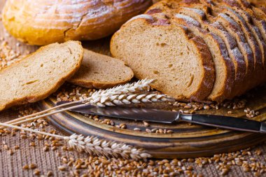 Masada çavdar ekmeği var.