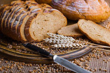 Masada çavdar ekmeği var.