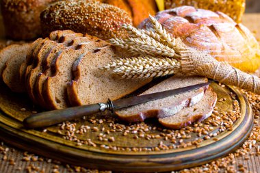 Masada çavdar ekmeği var.