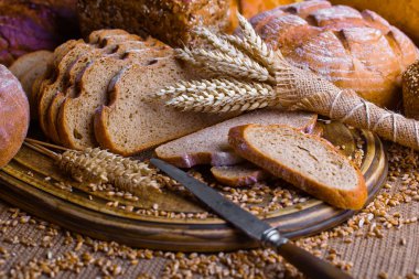 Masada çavdar ekmeği var.