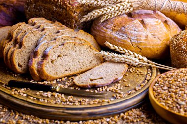 Masada çavdar ekmeği var.