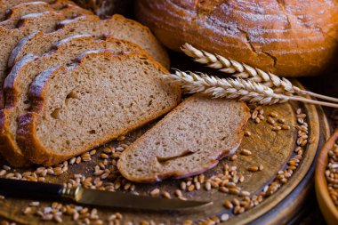Masada çavdar ekmeği var.