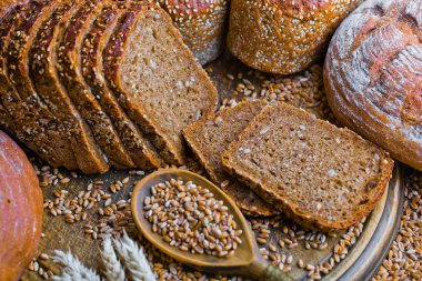 Masada çavdar ekmeği var.