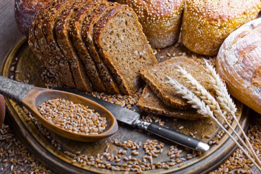 Masada çavdar ekmeği var.