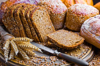 Masada çavdar ekmeği var.