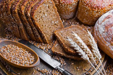 Masada çavdar ekmeği var.