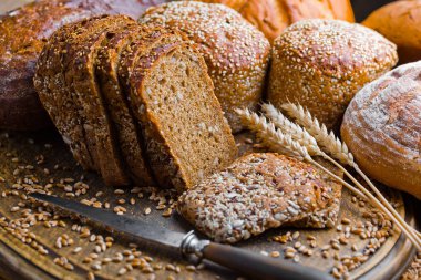 Masada çavdar ekmeği var.