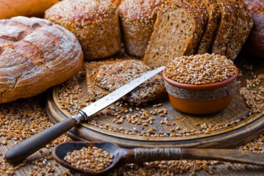 Masada çavdar ekmeği var.