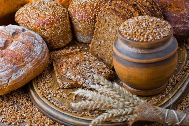 Masada çavdar ekmeği var.