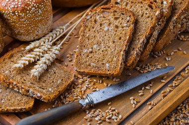 Masada çavdar ekmeği var.