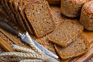 Masada çavdar ekmeği var.