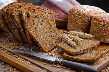 Masada çavdar ekmeği var.