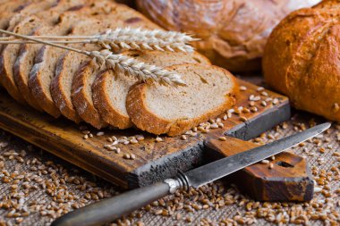 Masada çavdar ekmeği var.