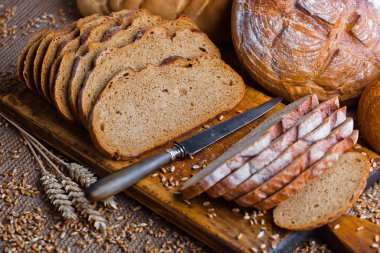 Masada çavdar ekmeği var.