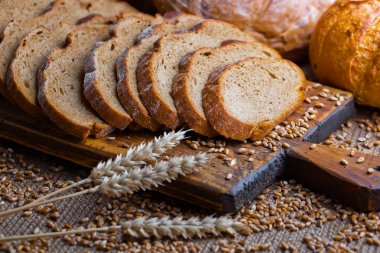 Masada çavdar ekmeği var.