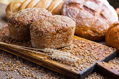 Masada çavdar ekmeği var.