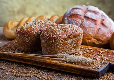 Masada çavdar ekmeği var.