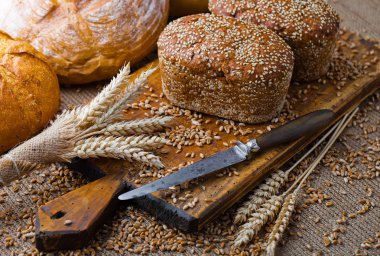 Masada çavdar ekmeği var.