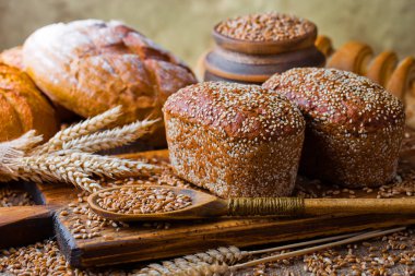 Masada çavdar ekmeği var.