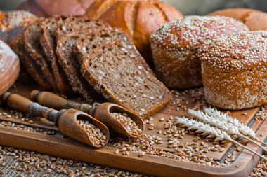 Masada çavdar ekmeği var.