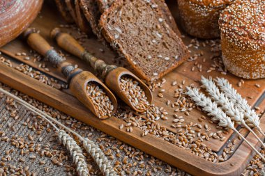 Masada çavdar ekmeği var.