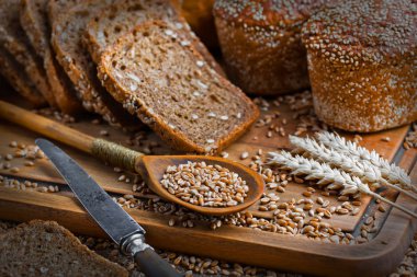 Masada çavdar ekmeği var.
