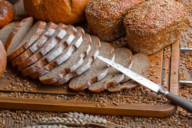 Masada çavdar ekmeği var.