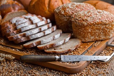 Masada çavdar ekmeği var.