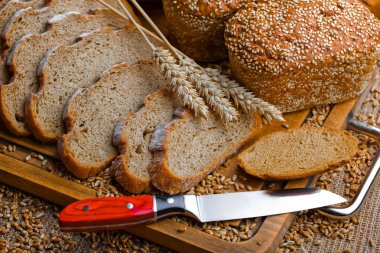 Masada çavdar ekmeği var.