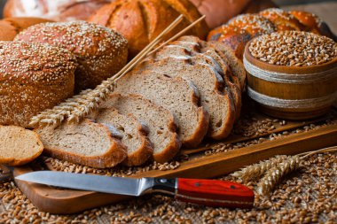 Masada çavdar ekmeği var.