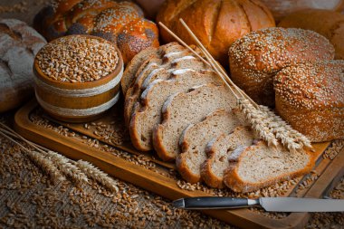 Masada çavdar ekmeği var.