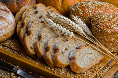 Masada çavdar ekmeği var.