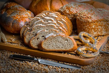 Masada çavdar ekmeği var.
