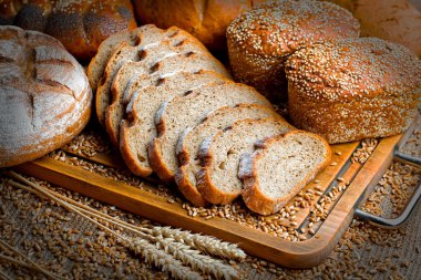 Masada çavdar ekmeği var.