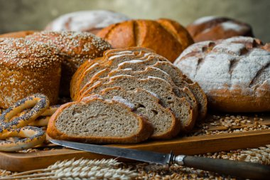 Masada çavdar ekmeği var.