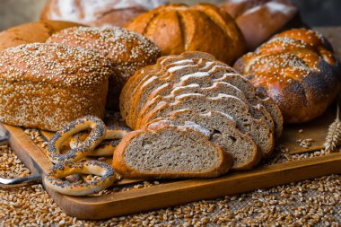 Masada çavdar ekmeği var.