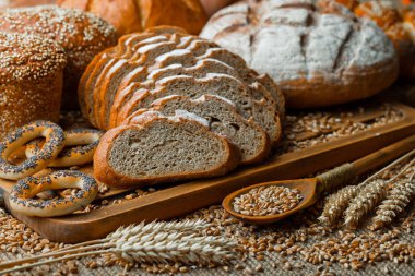 Masada çavdar ekmeği var.