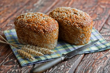 Masada çavdar ekmeği var.