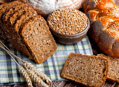 Masada çavdar ekmeği var.