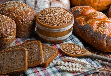 Masada çavdar ekmeği var.