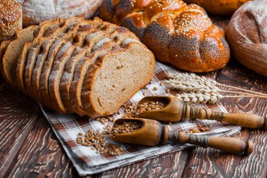 Masada çavdar ekmeği var.