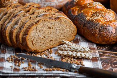 Masada çavdar ekmeği var.