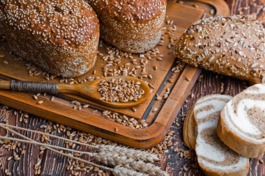 Masada çavdar ekmeği var.