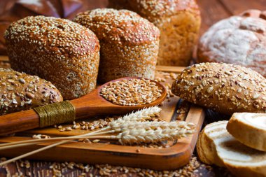 Masada çavdar ekmeği var.