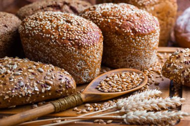 Masada çavdar ekmeği var.