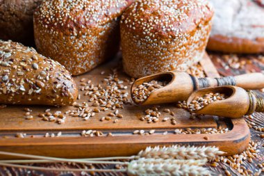 Masada çavdar ekmeği var.