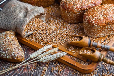 Masada çavdar ekmeği var.