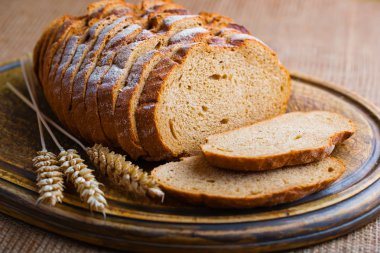 Masada çavdar ekmeği var.